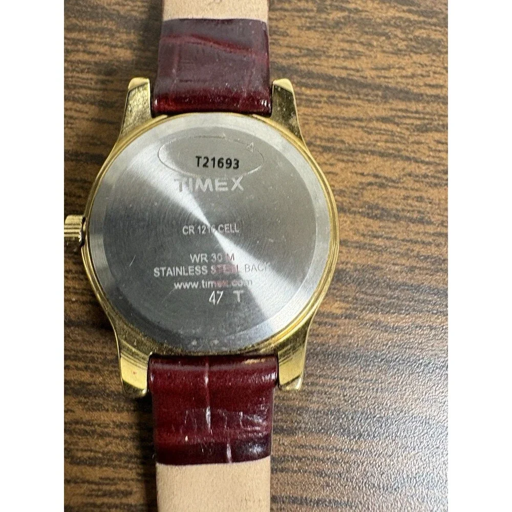 Vintage Timex Indiglo Women’s Watch Imitation Leather Band WR 30M Needs Battery - Picture 3 of 3